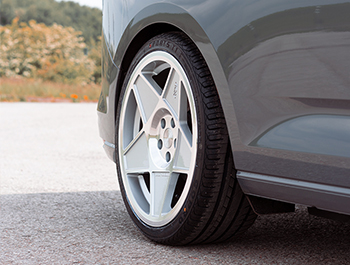 3SDM 0.05 Silver Cut - 19\" Alloy Wheel & Tyre Set - 5x112