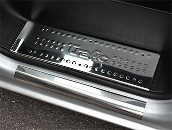 Polished Stainless Steel Inner Door Sill Covers - Trafic 01-14