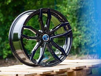 Wolfhart VT5 Gloss Black 18" 8J ET38 Wheel & Tyre - VW T5/T6 03>
