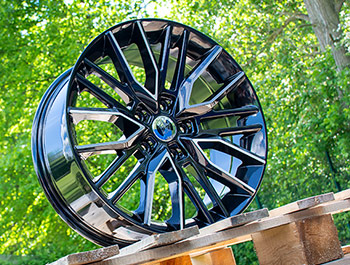 Wolfhart Vortex Black & Polished 18\" 8J Alloy Wheels - VW T5/T6