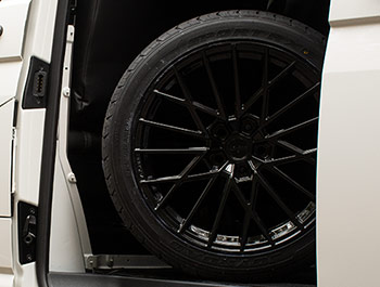 Velare VLR07 20" Diamond Black Load Rated Wheel & Tyre - T5 T6