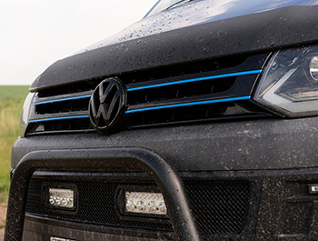 Gloss Black Badged Grille w/ Blue Trim Inserts - VW T5.1