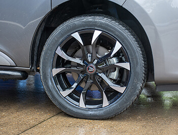 Wolfrace Assassin Black & Polished 18x8 VW Caddy Wheel & Tyre