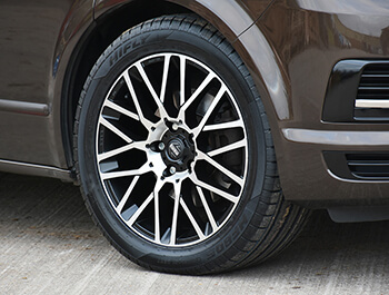 MOMO Revenge Matte Black Diamond Cut 18\" VW T5 T6 Wheels & Tyres