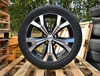 Techline Gloss Black/Polished 18\" VW T5 & T6 Wheels & Tyres