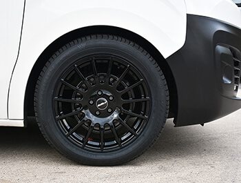 18\" Calibre T-Sport Black Alloy Wheels - Vauxhall Vivaro 2019>