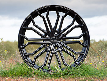 Velare VLR04 20\" Diamond Black Load Rated Wheel & Tyre - T5 T6