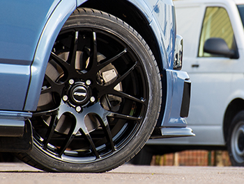 Calibre Exile-R Gloss Black 18" Wheel & Tyre Set of 4 - VW T5 T6