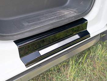 Transit Custom Mk2/VW T7 Gloss Black Steel Step Door Sill Covers