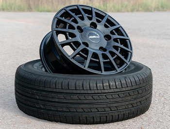 Calibre T-Sport Gloss Black 16