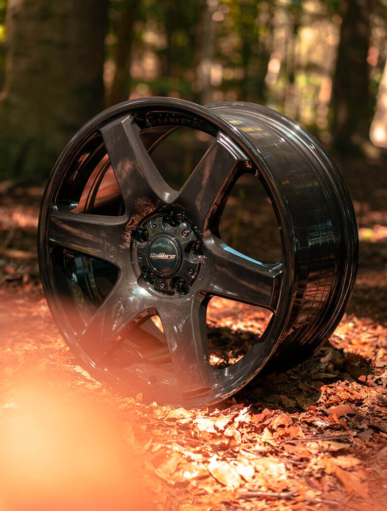 Calibre X-Load 18\" Gloss Black Alloy Wheel - T5 T6
