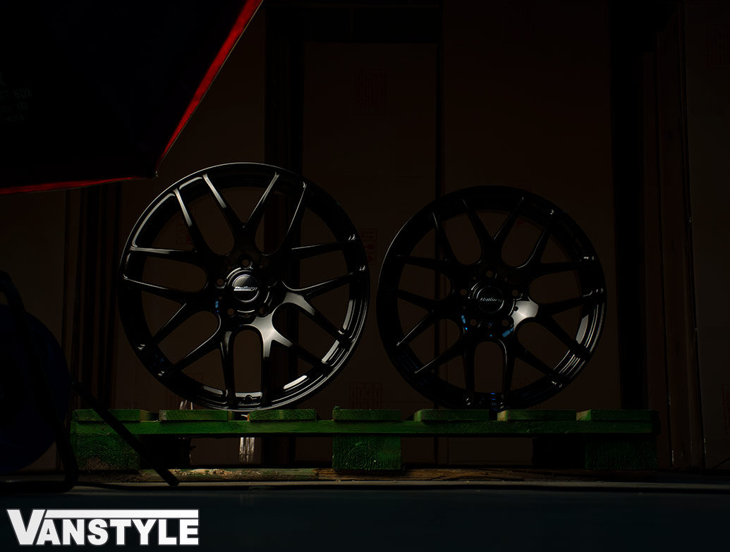 Calibre Exile-R Gloss Black 18\" Wheel & Tyre Set of 4 - VW T5 T6