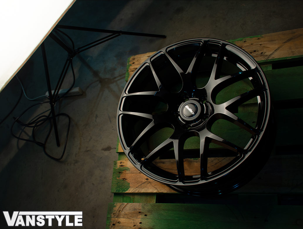 Calibre Exile-R Gloss Black 18\" Wheel & Tyre Set of 4 - VW T5 T6