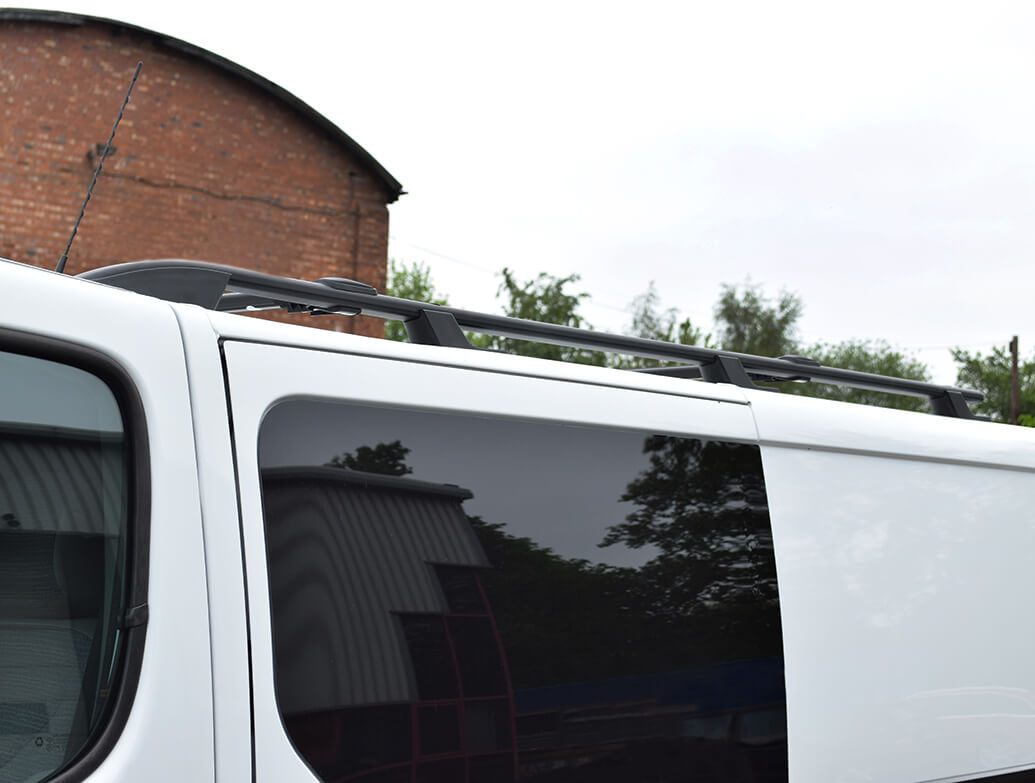 Short Black Bonnet Deflector - Vivaro Trafic Primastar 01-14 - View #10